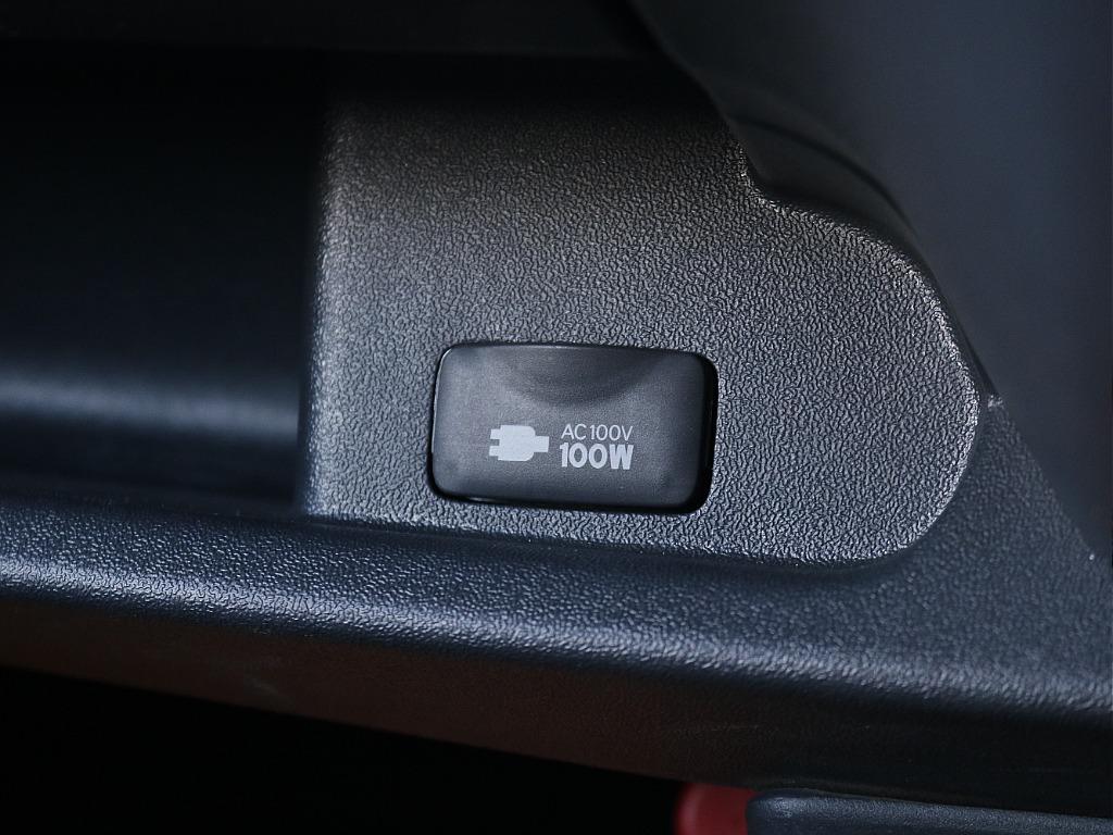 茨城県つくば市にハイエース専門の新車・中古車の展示場を展開！人気のグレード・年式をその場で見比べられます♪皆様のご来場、お問合せを心よりお待ちしております☆