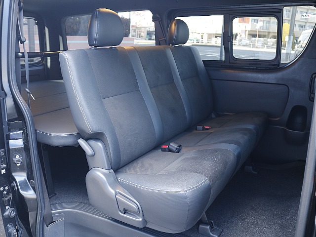 セカンドシートもハーフレザーです♪