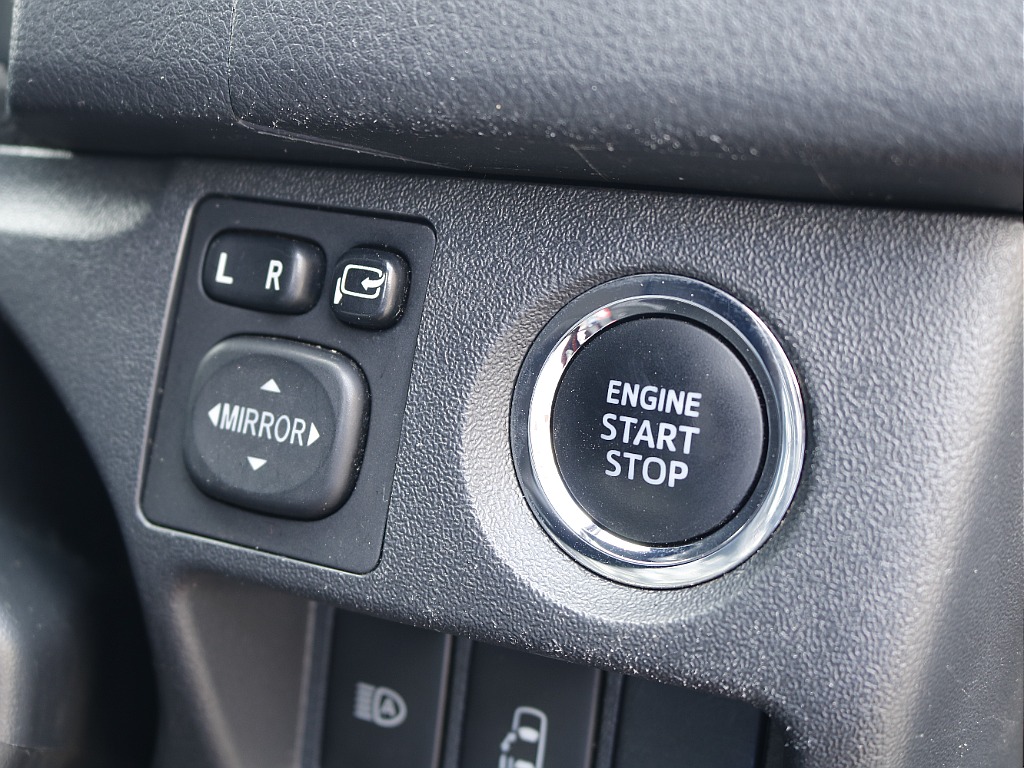 プッシュスタート式エンジンで始動も楽です！