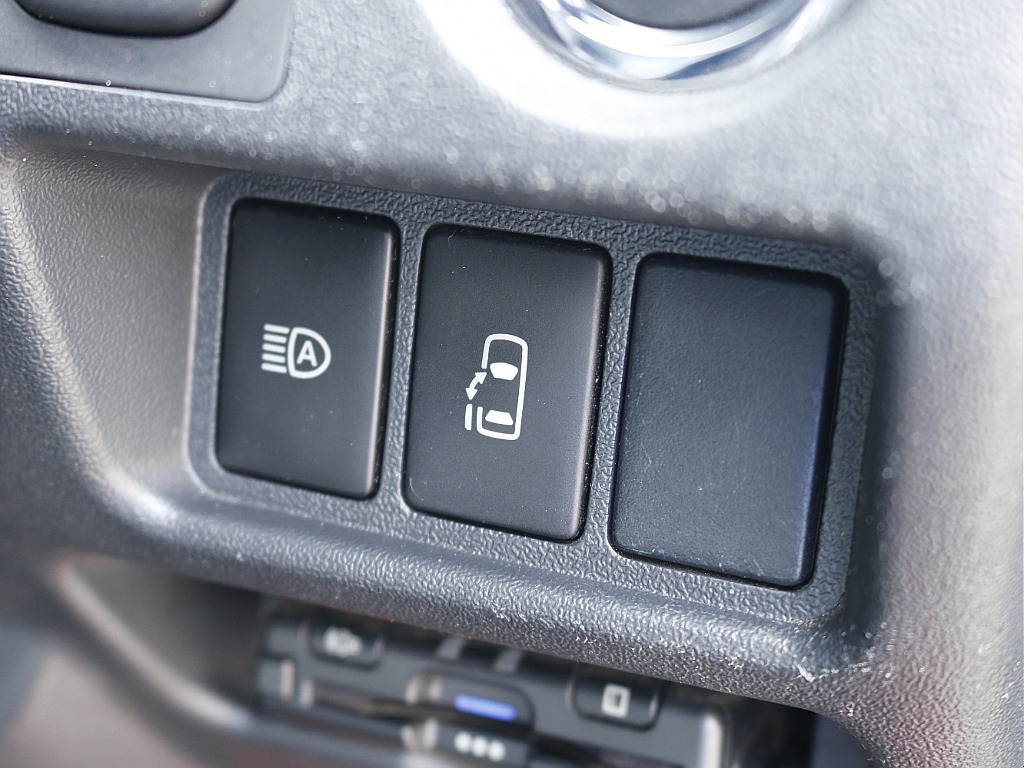 パワースライド開閉スイッチ、オートハイビームスイッチ付き☆