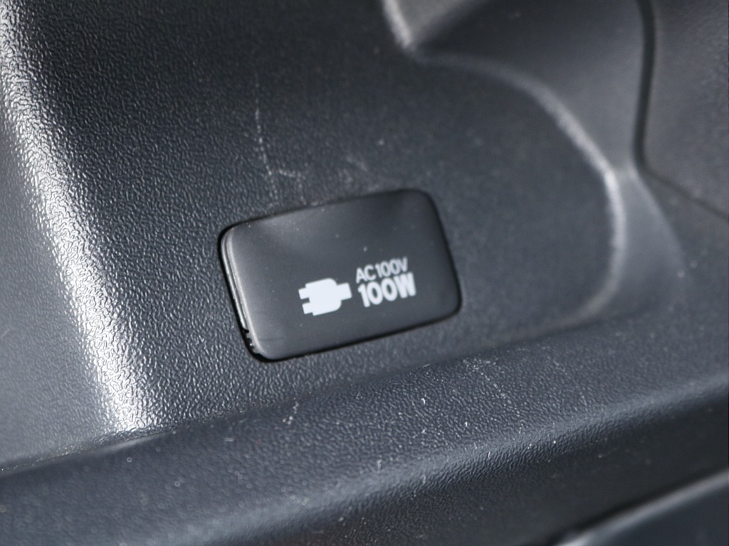 100V電源も助手席にございます！