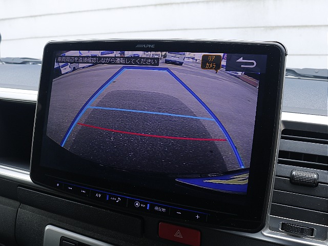 11インチの大画面でバックカメラ映像も見やすいです！