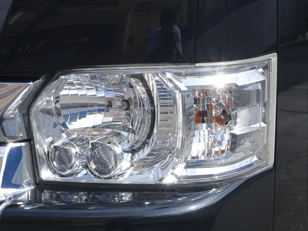 LEDヘッドライトは夜間走行も安心です！