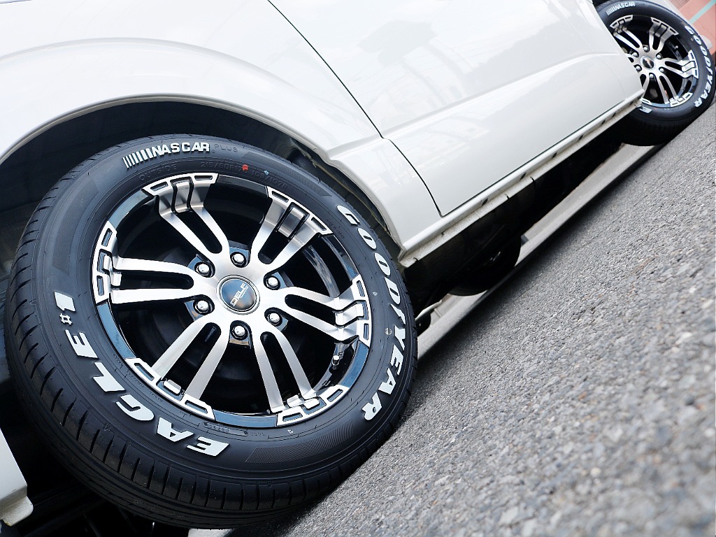 ＦＬＥＸオリジナルＤｅｌｆ０２　１７インチ！ナスカータイヤ！