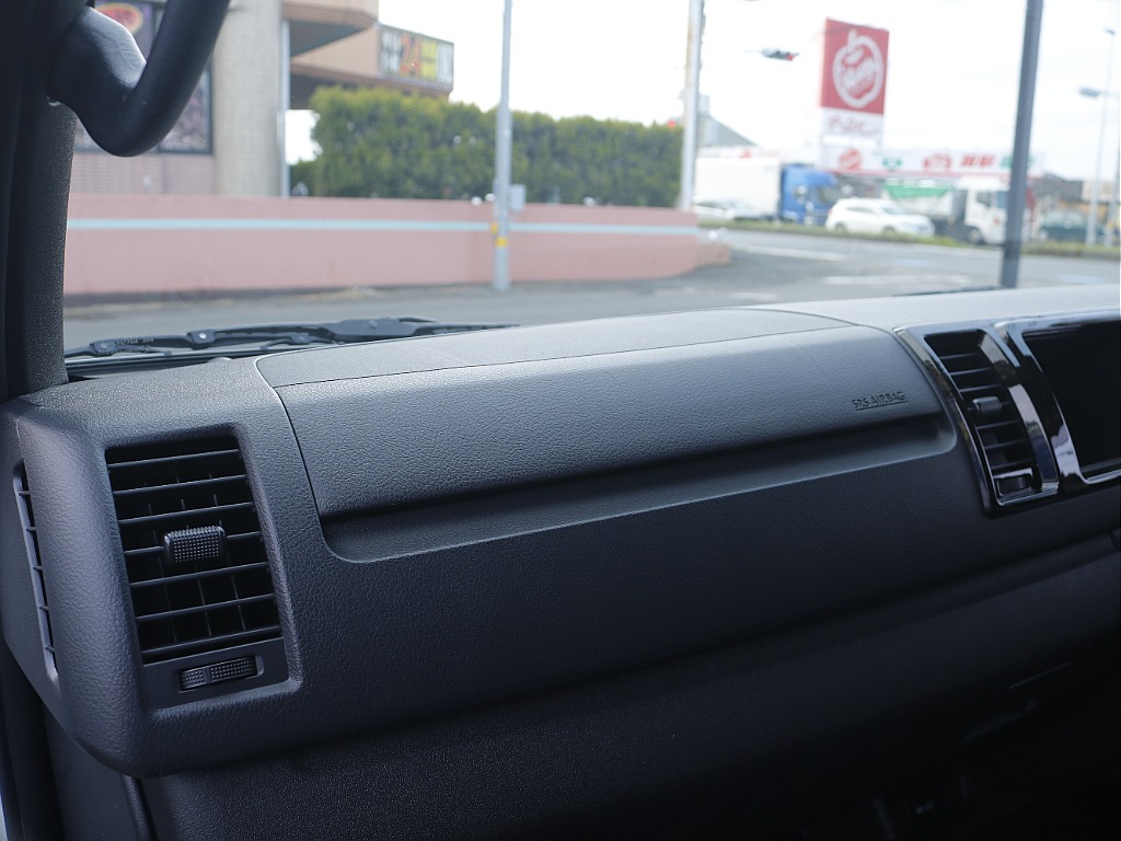 茨城県つくば市にハイエース専門の新車・中古車の展示場を展開！人気のグレード・年式をその場で見比べられます♪皆様のご来場、お問合せを心よりお待ちしております☆