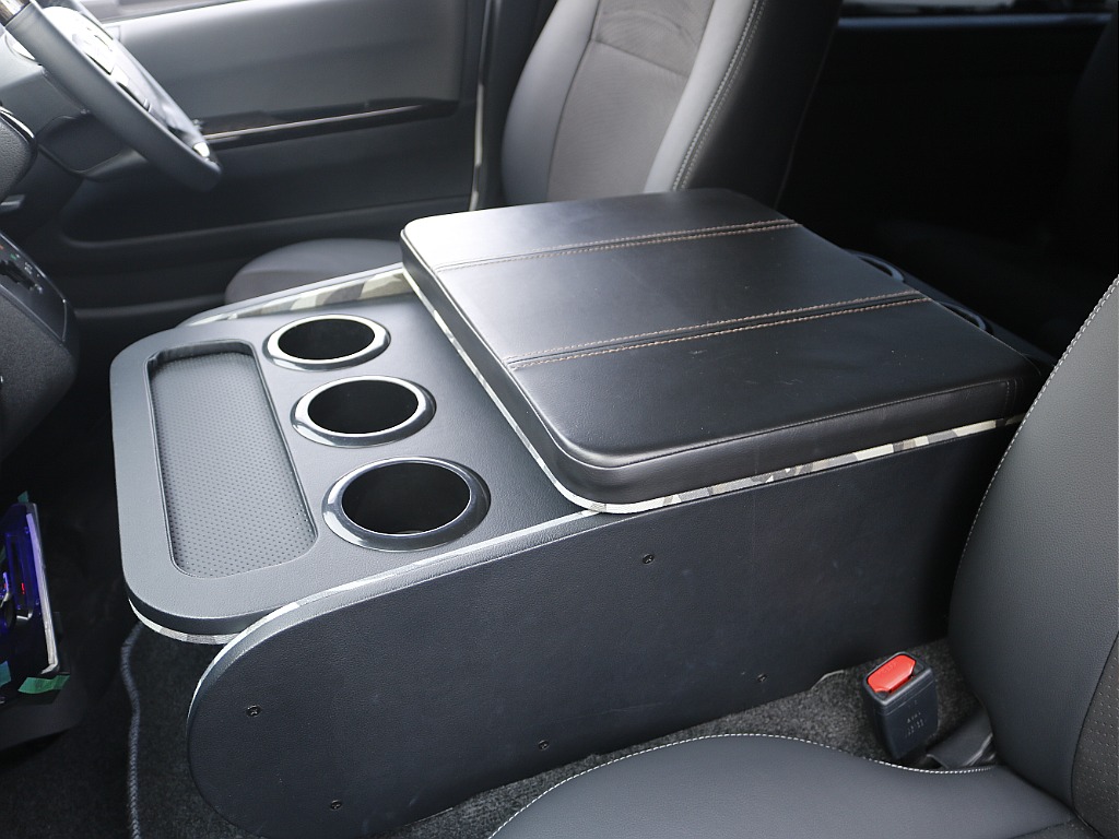 茨城県つくば市にハイエース専門の新車・中古車の展示場を展開！人気のグレード・年式をその場で見比べられます♪皆様のご来場、お問合せを心よりお待ちしております☆