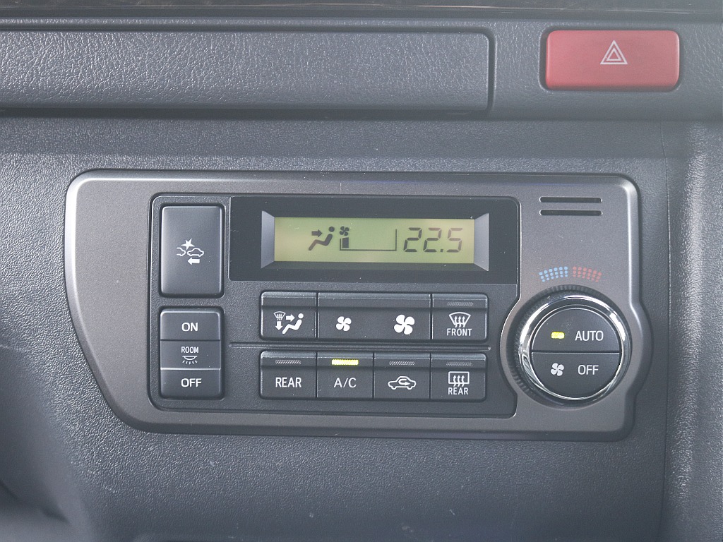 茨城県つくば市にハイエース専門の新車・中古車の展示場を展開！人気のグレード・年式をその場で見比べられます♪皆様のご来場、お問合せを心よりお待ちしております☆