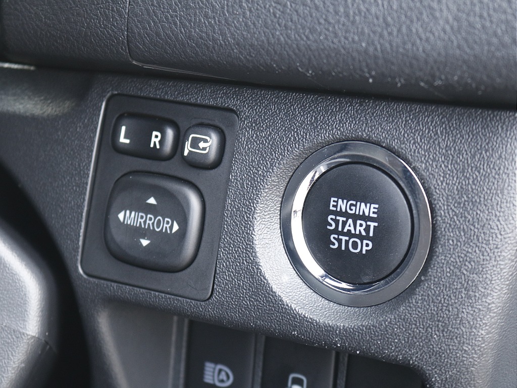 茨城県つくば市にハイエース専門の新車・中古車の展示場を展開！人気のグレード・年式をその場で見比べられます♪皆様のご来場、お問合せを心よりお待ちしております☆