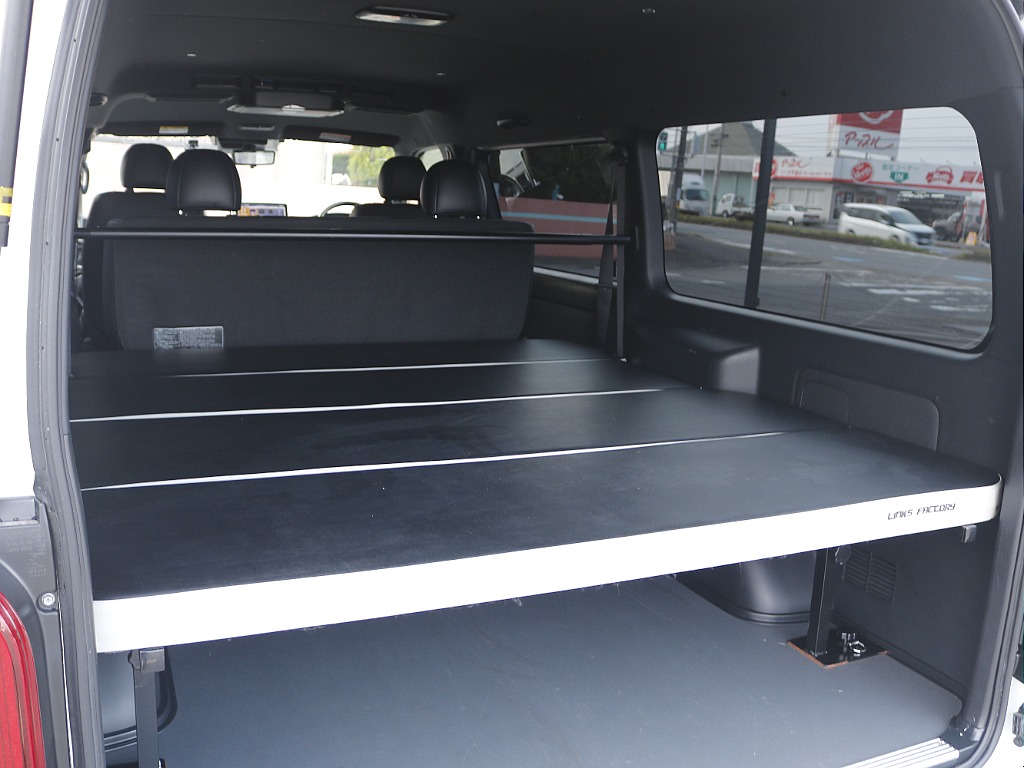 茨城県つくば市にハイエース専門の新車・中古車の展示場を展開！人気のグレード・年式をその場で見比べられます♪皆様のご来場、お問合せを心よりお待ちしております☆