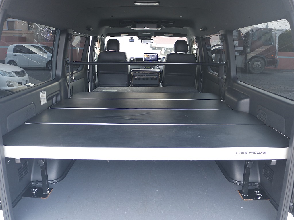 茨城県つくば市にハイエース専門の新車・中古車の展示場を展開！人気のグレード・年式をその場で見比べられます♪皆様のご来場、お問合せを心よりお待ちしております☆