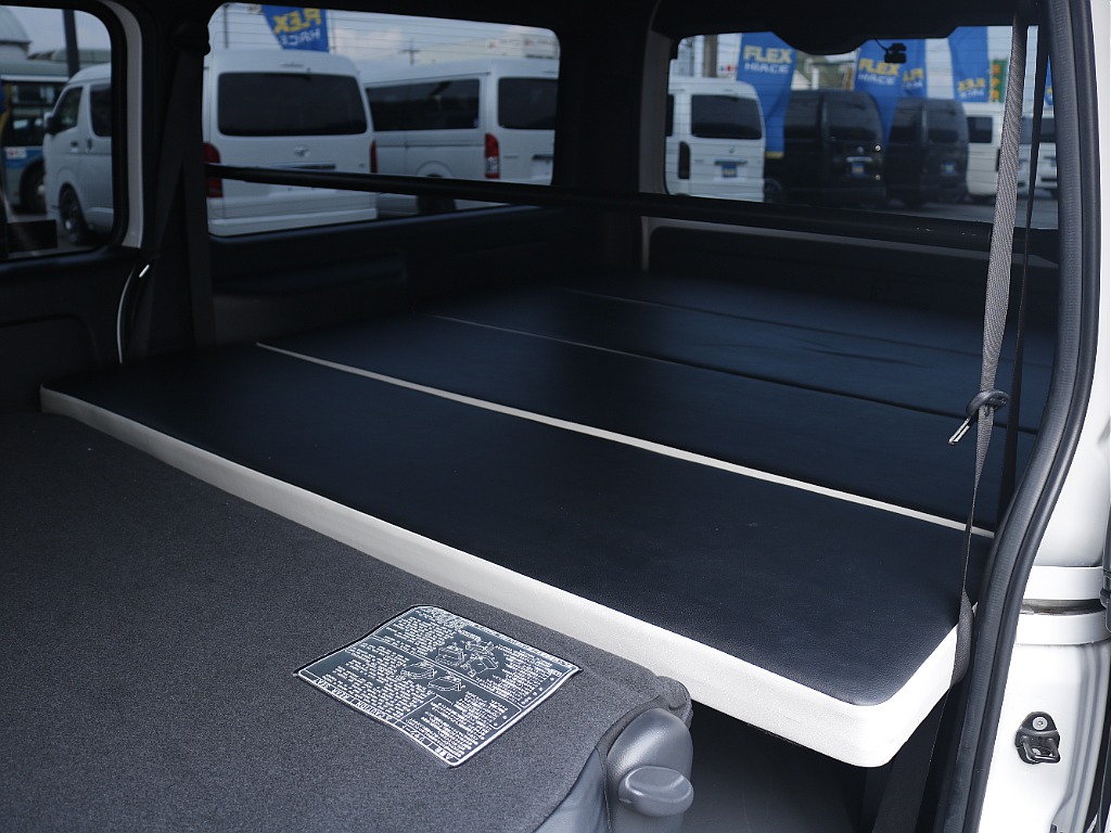 茨城県つくば市にハイエース専門の新車・中古車の展示場を展開！人気のグレード・年式をその場で見比べられます♪皆様のご来場、お問合せを心よりお待ちしております☆