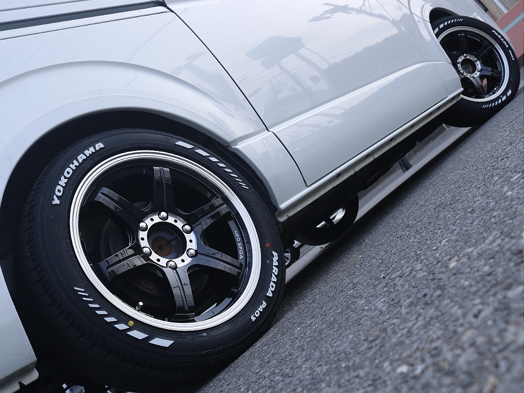 足元は新作FLEXオリジナルNEO　SFIDA18インチホイル！