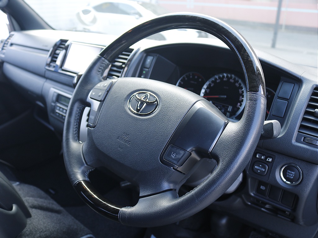 ダークプライム２限定黒木目コンビステアリング♪