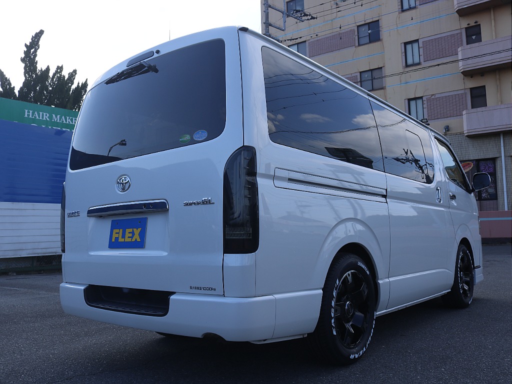 茨城県つくば市にハイエース専門の新車・中古車の展示場を展開！人気のグレード・年式をその場で見比べられます♪皆様のご来場、お問合せを心よりお待ちしております☆