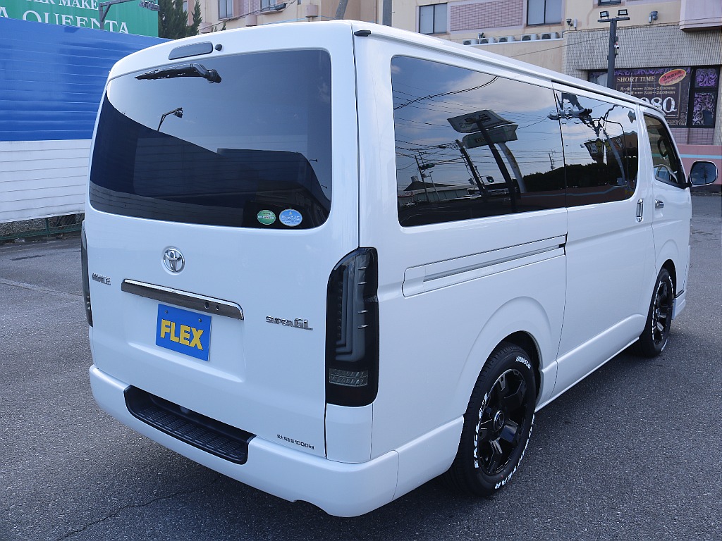 茨城県つくば市にハイエース専門の新車・中古車の展示場を展開！人気のグレード・年式をその場で見比べられます♪皆様のご来場、お問合せを心よりお待ちしております☆