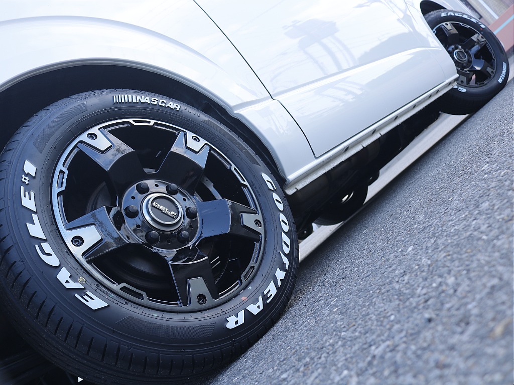 茨城県つくば市にハイエース専門の新車・中古車の展示場を展開！人気のグレード・年式をその場で見比べられます♪皆様のご来場、お問合せを心よりお待ちしております☆