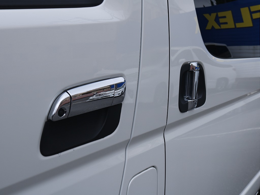 茨城県つくば市にハイエース専門の新車・中古車の展示場を展開！人気のグレード・年式をその場で見比べられます♪皆様のご来場、お問合せを心よりお待ちしております☆