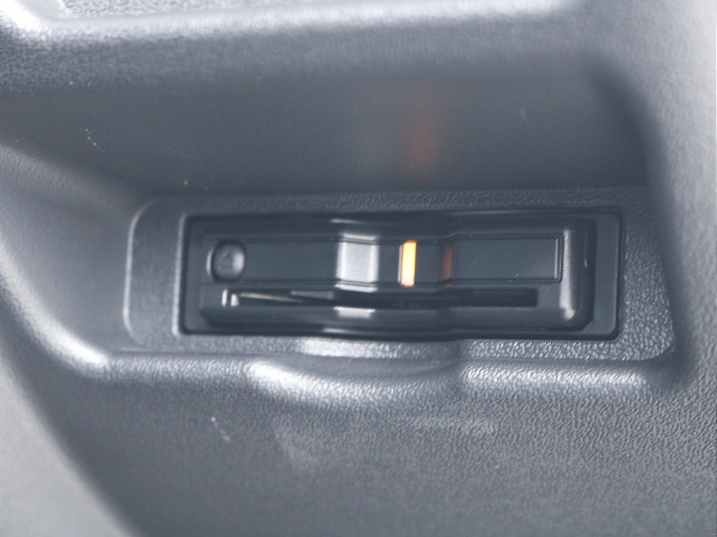 茨城県つくば市にハイエース専門の新車・中古車の展示場を展開！人気のグレード・年式をその場で見比べられます♪皆様のご来場、お問合せを心よりお待ちしております☆