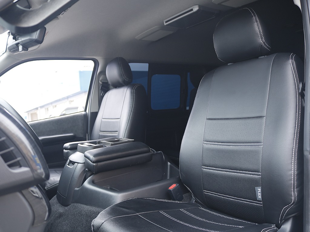 茨城県つくば市にハイエース専門の新車・中古車の展示場を展開！人気のグレード・年式をその場で見比べられます♪皆様のご来場、お問合せを心よりお待ちしております☆