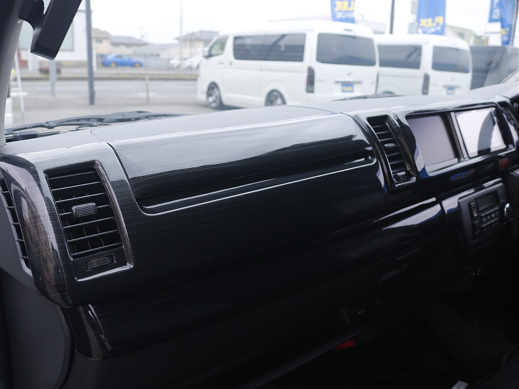 茨城県つくば市にハイエース専門の新車・中古車の展示場を展開！人気のグレード・年式をその場で見比べられます♪皆様のご来場、お問合せを心よりお待ちしております☆