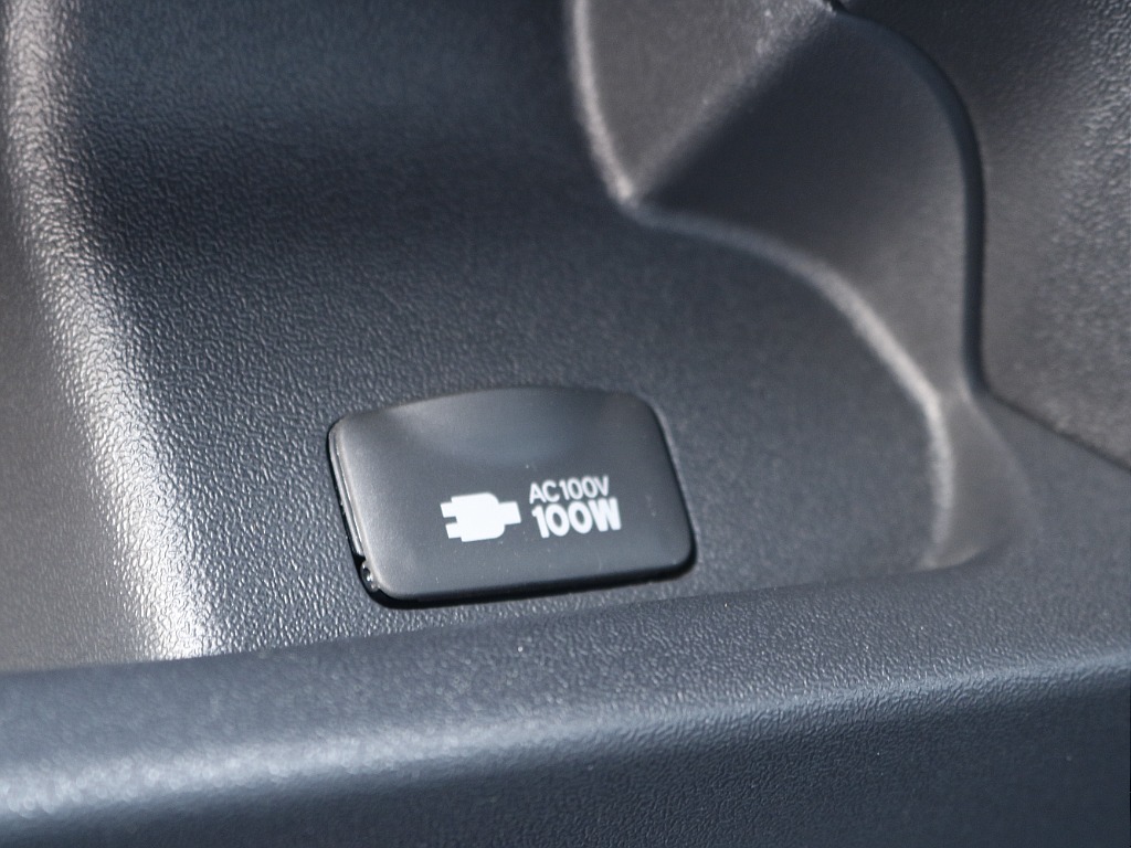 茨城県つくば市にハイエース専門の新車・中古車の展示場を展開！人気のグレード・年式をその場で見比べられます♪皆様のご来場、お問合せを心よりお待ちしております☆