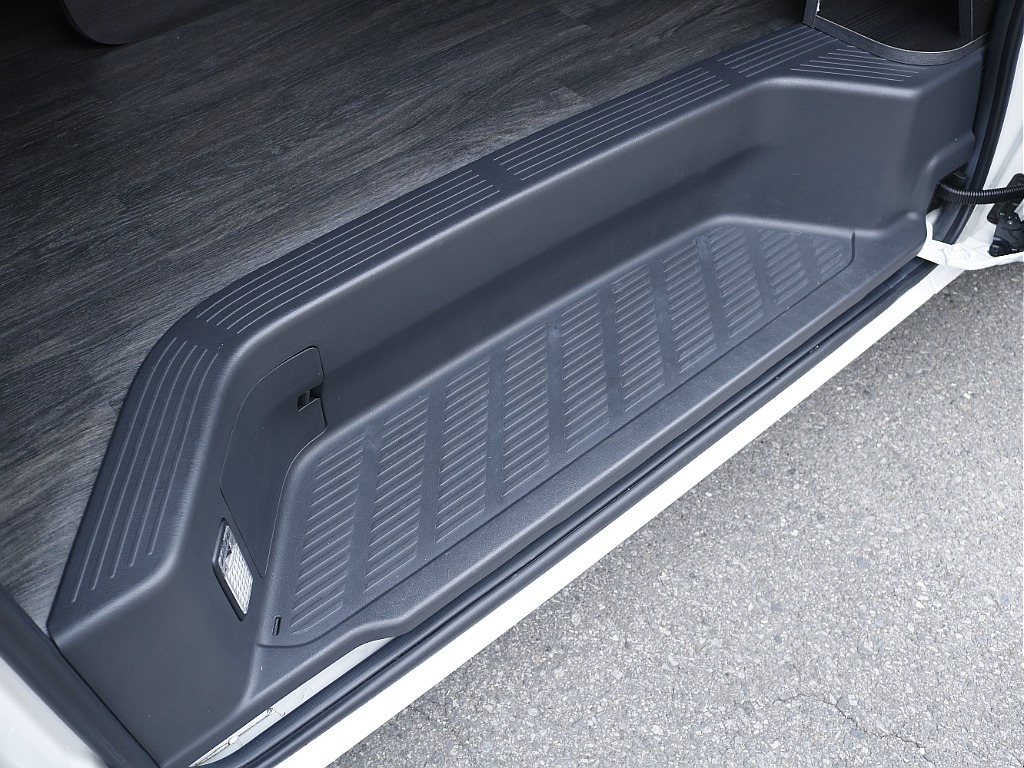 茨城県つくば市にハイエース専門の新車・中古車の展示場を展開！人気のグレード・年式をその場で見比べられます♪皆様のご来場、お問合せを心よりお待ちしております☆