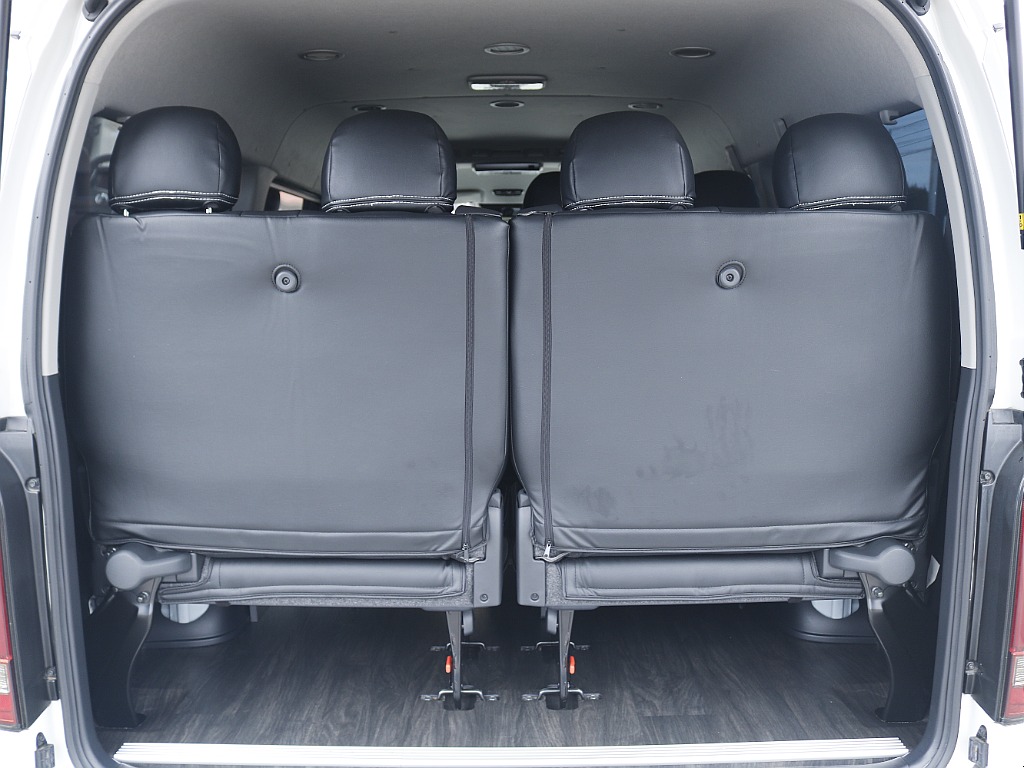 茨城県つくば市にハイエース専門の新車・中古車の展示場を展開！人気のグレード・年式をその場で見比べられます♪皆様のご来場、お問合せを心よりお待ちしております☆