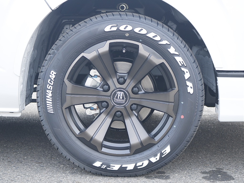 FLEXオリジナルバルベロアーバン17in、ナスカータイヤ！