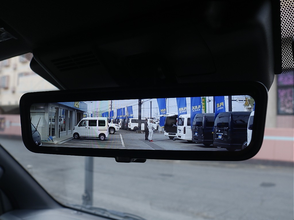 いつでも後方確認可能なデジタルインナーミラー！