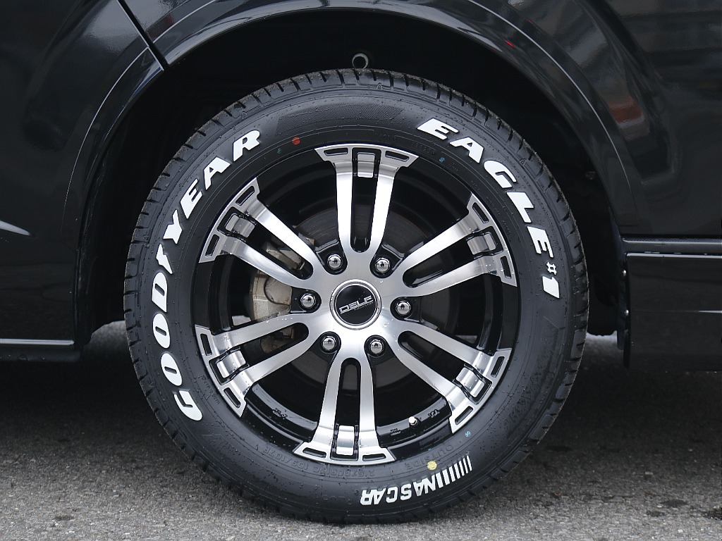 茨城県つくば市にハイエース専門の新車・中古車の展示場を展開！人気のグレード・年式をその場で見比べられます♪皆様のご来場、お問合せを心よりお待ちしております☆