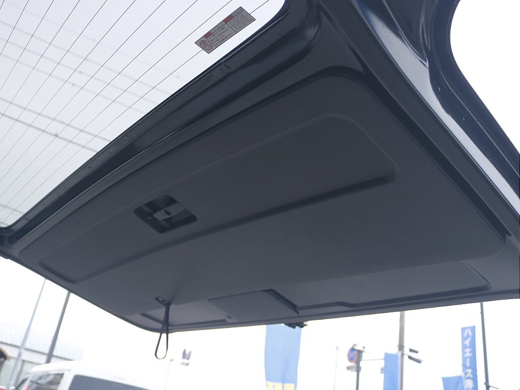 茨城県つくば市にハイエース専門の新車・中古車の展示場を展開！人気のグレード・年式をその場で見比べられます♪皆様のご来場、お問合せを心よりお待ちしております☆