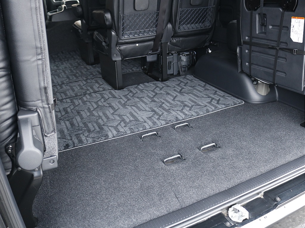 茨城県つくば市にハイエース専門の新車・中古車の展示場を展開！人気のグレード・年式をその場で見比べられます♪皆様のご来場、お問合せを心よりお待ちしております☆