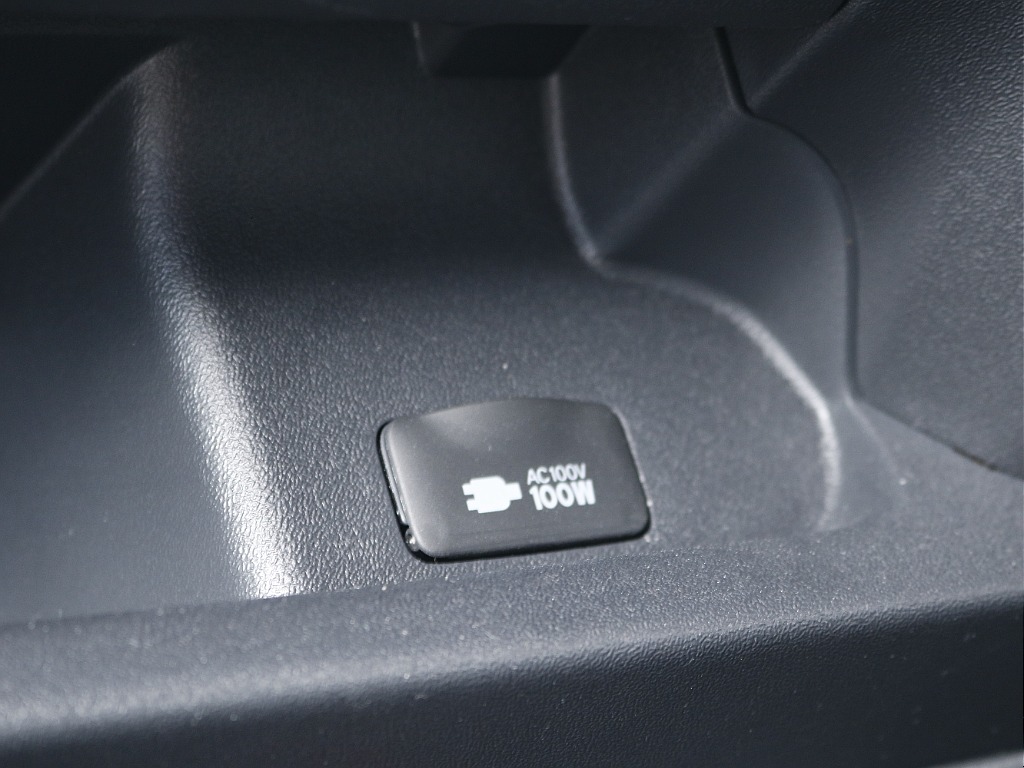 茨城県つくば市にハイエース専門の新車・中古車の展示場を展開！人気のグレード・年式をその場で見比べられます♪皆様のご来場、お問合せを心よりお待ちしております☆