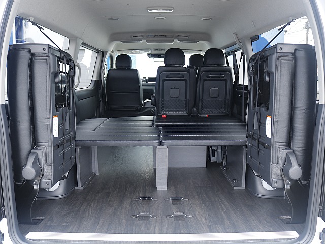 4列目シートは跳ね上げ可能！広々ラゲッジスペースも確保！