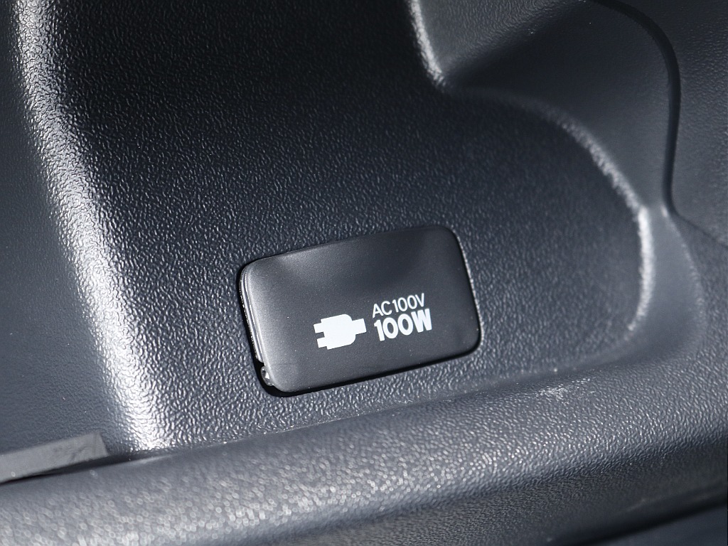 茨城県つくば市にハイエース専門の新車・中古車の展示場を展開！人気のグレード・年式をその場で見比べられます♪皆様のご来場、お問合せを心よりお待ちしております☆