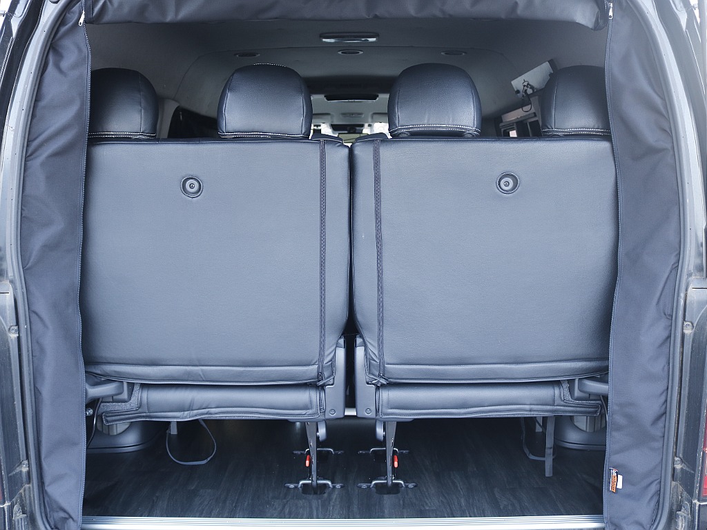 茨城県つくば市にハイエース専門の新車・中古車の展示場を展開！人気のグレード・年式をその場で見比べられます♪皆様のご来場、お問合せを心よりお待ちしております☆