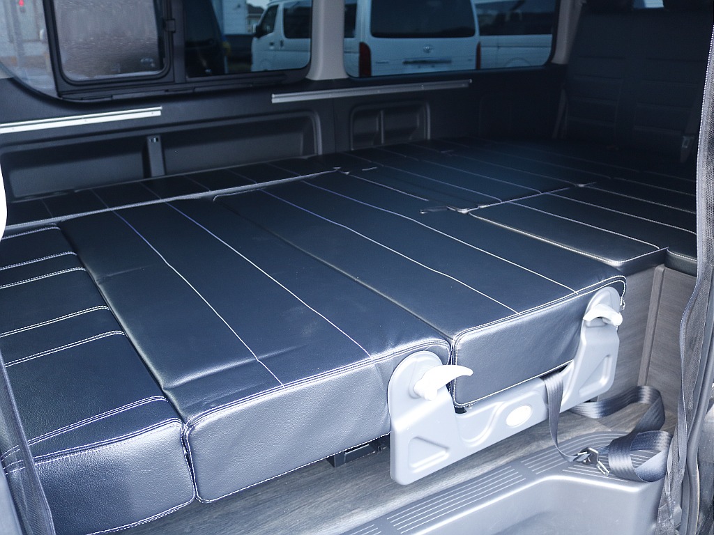 茨城県つくば市にハイエース専門の新車・中古車の展示場を展開！人気のグレード・年式をその場で見比べられます♪皆様のご来場、お問合せを心よりお待ちしております☆