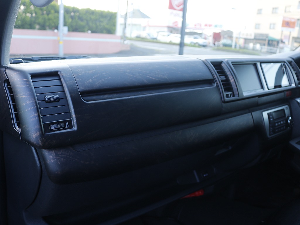 茨城県つくば市にハイエース専門の新車・中古車の展示場を展開！人気のグレード・年式をその場で見比べられます♪皆様のご来場、お問合せを心よりお待ちしております☆