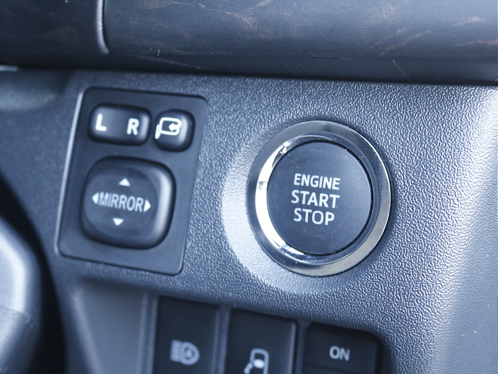 茨城県つくば市にハイエース専門の新車・中古車の展示場を展開！人気のグレード・年式をその場で見比べられます♪皆様のご来場、お問合せを心よりお待ちしております☆