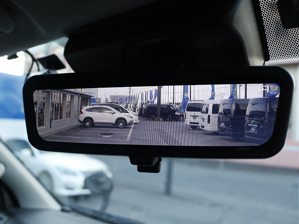 茨城県つくば市にハイエース専門の新車・中古車の展示場を展開！人気のグレード・年式をその場で見比べられます♪皆様のご来場、お問合せを心よりお待ちしております☆