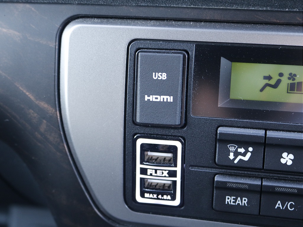 茨城県つくば市にハイエース専門の新車・中古車の展示場を展開！人気のグレード・年式をその場で見比べられます♪皆様のご来場、お問合せを心よりお待ちしております☆