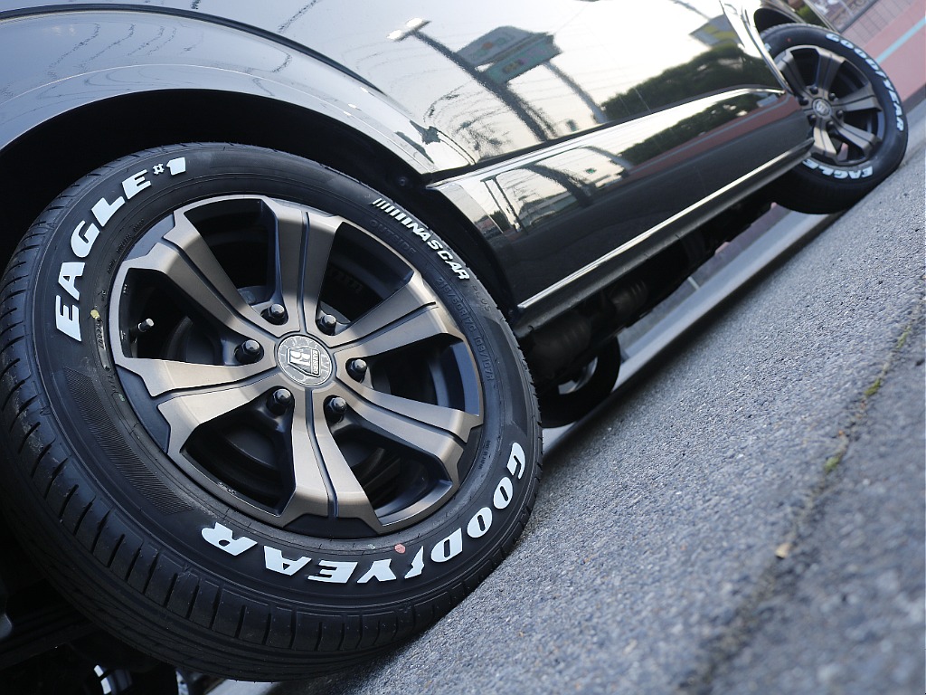 茨城県つくば市にハイエース専門の新車・中古車の展示場を展開！人気のグレード・年式をその場で見比べられます♪皆様のご来場、お問合せを心よりお待ちしております☆