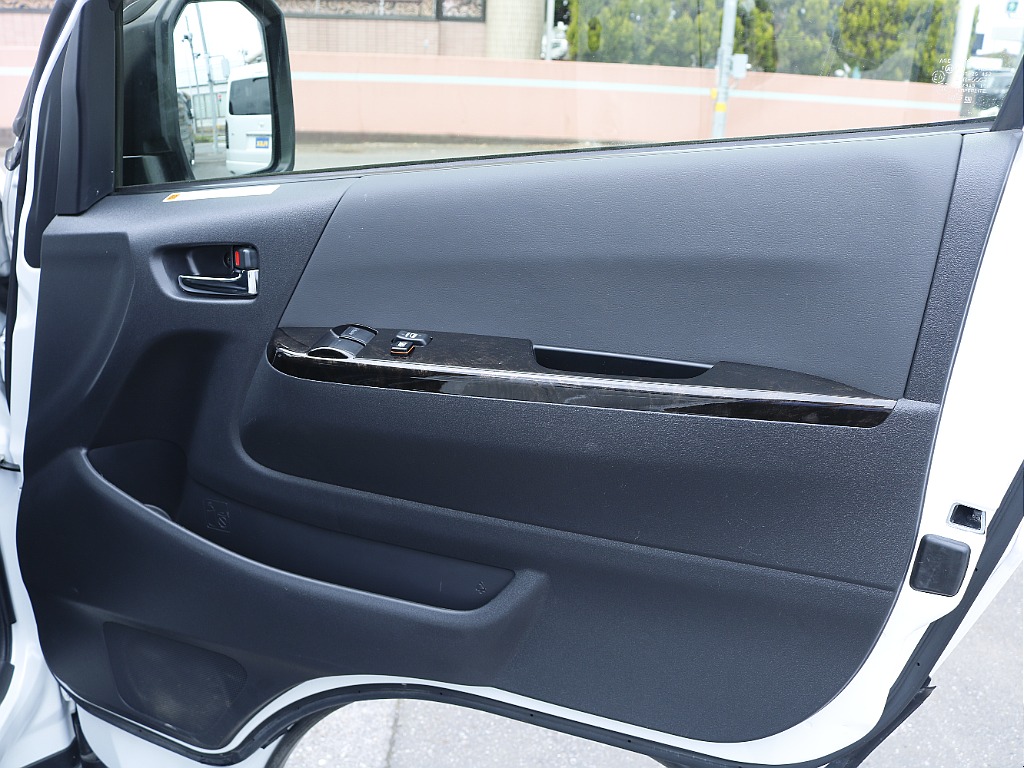 追加カスタムパーツも豊富に取り揃えておりますのでご相談下さい！