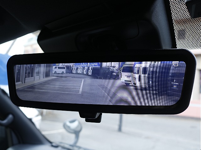 メーカーオプションのデジタルインナーミラー！