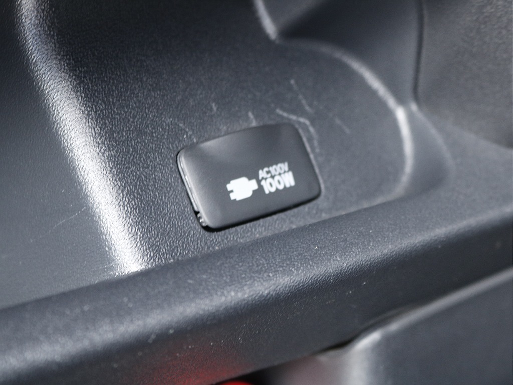 100Vコンセントも付いております♪