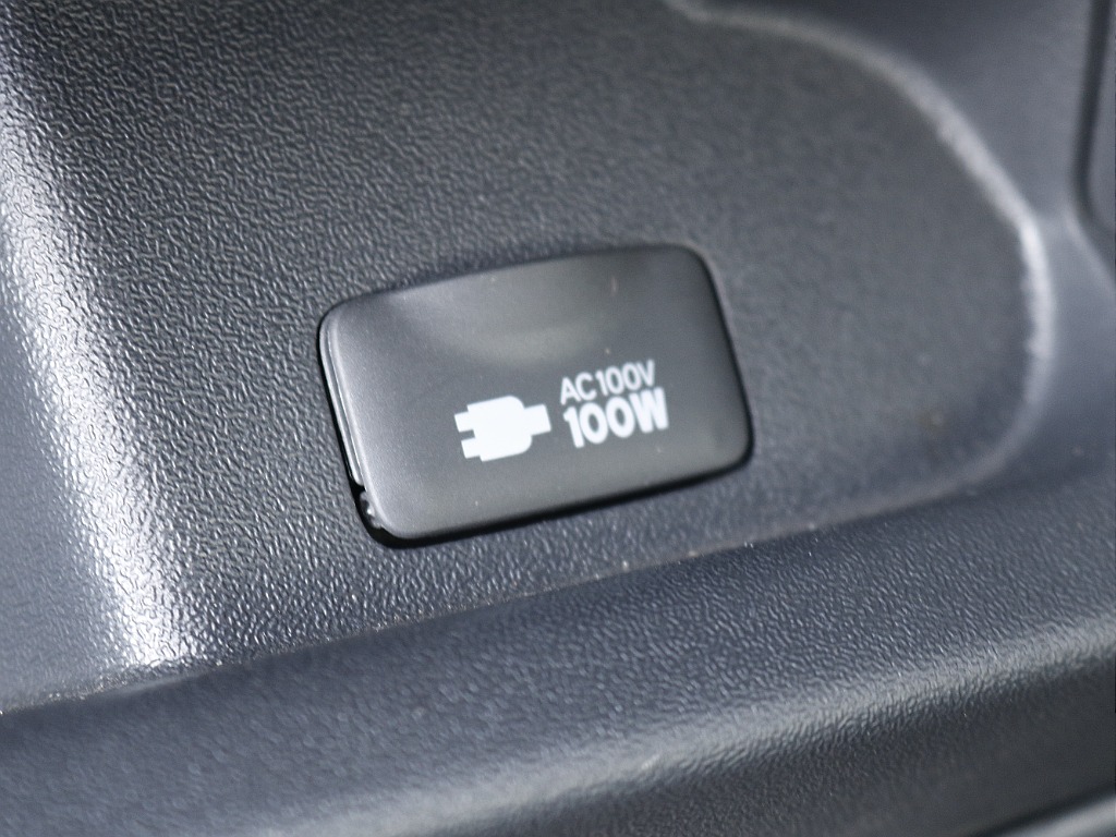 茨城県つくば市にハイエース専門の新車・中古車の展示場を展開！人気のグレード・年式をその場で見比べられます♪皆様のご来場、お問合せを心よりお待ちしております☆