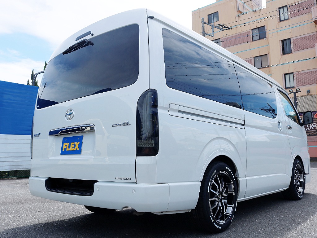 茨城県つくば市にハイエース専門の新車・中古車の展示場を展開！人気のグレード・年式をその場で見比べられます♪皆様のご来場、お問合せを心よりお待ちしております☆
