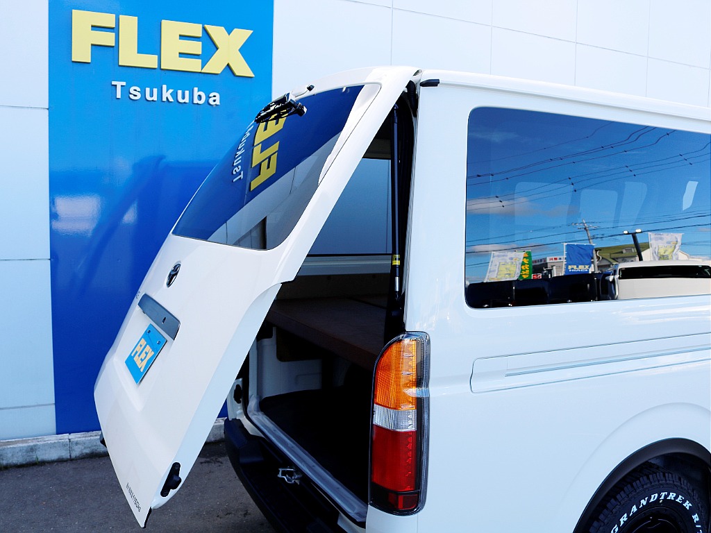 フリーストップバックドアで好きな角度でリアハッチ開閉が可能です！