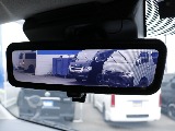 メーカーオプションのデジタルインナーミラー搭載！