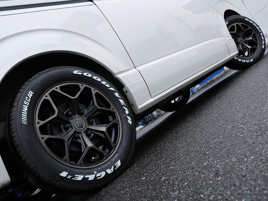 FLEXオリジナルカラーバルベロ17インチにグッドイヤーナスカータイヤ装着！